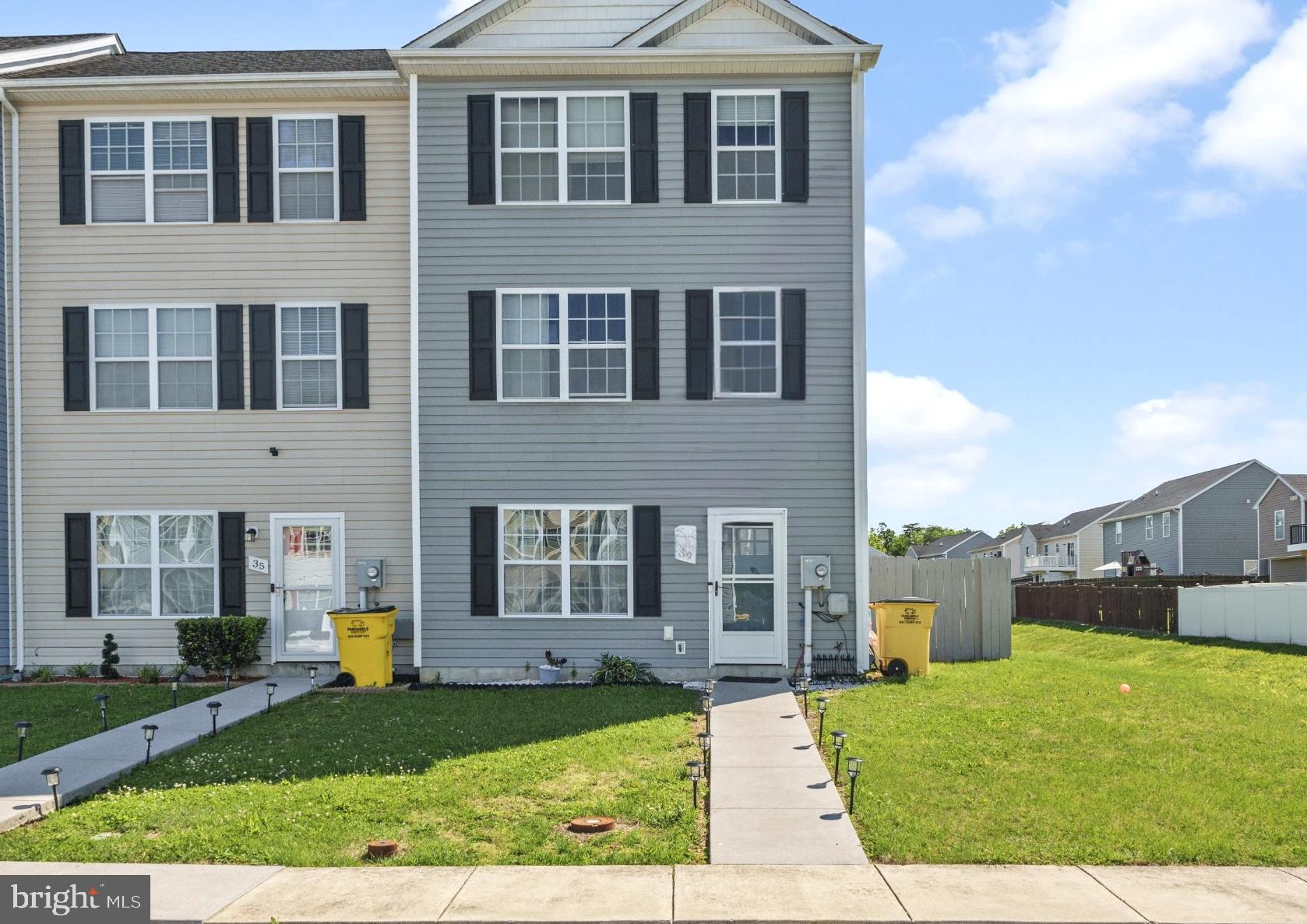 *** Multiple offers. Highest and Best due by 6pm 5/30***
Welcome Home!
Step into this spacious 3-level end-unit townhome offering the perfect blend of comfort, natural light, and potential. With 3 bedrooms and 2.5 bathrooms, this home provides ample space for both everyday living and entertaining.
The main level features a bright and open living area that flows into the dining space and kitchen—ideal for hosting or relaxing at home. Upstairs, you’ll find well-sized bedrooms, including a private primary suite with its own en-suite bath and generous closet space.
Enjoy the outdoors in your fenced backyard, ideal for pets, gardening, or gatherings.
As an end unit, you’ll love the extra privacy, additional windows, and added yard space. Conveniently located near shopping, dining, and commuter routes, this townhome is full of opportunity—don’t miss your chance to make it your own!