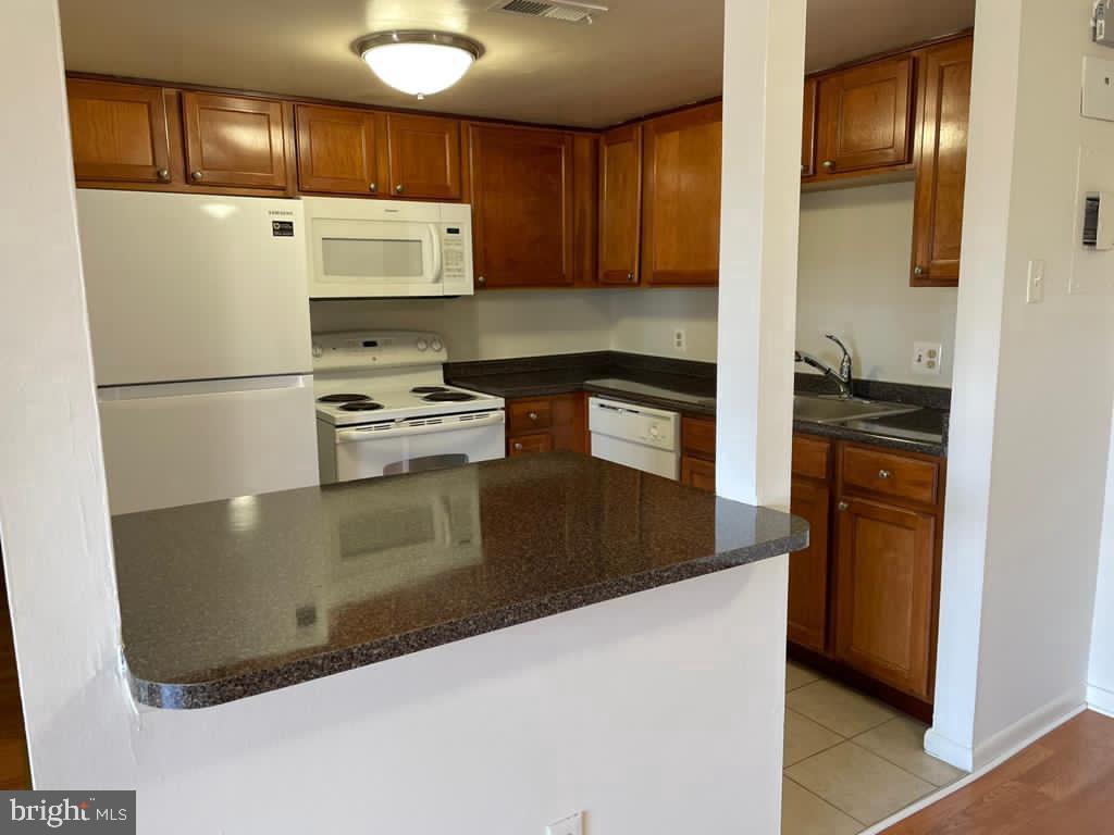 TREETOP CONDO - Residential Lease