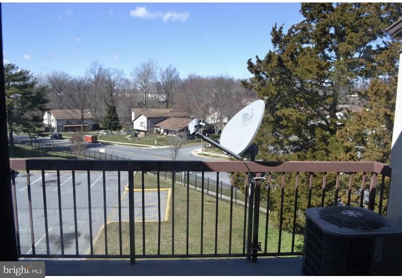 TREETOP CONDO - Residential Lease