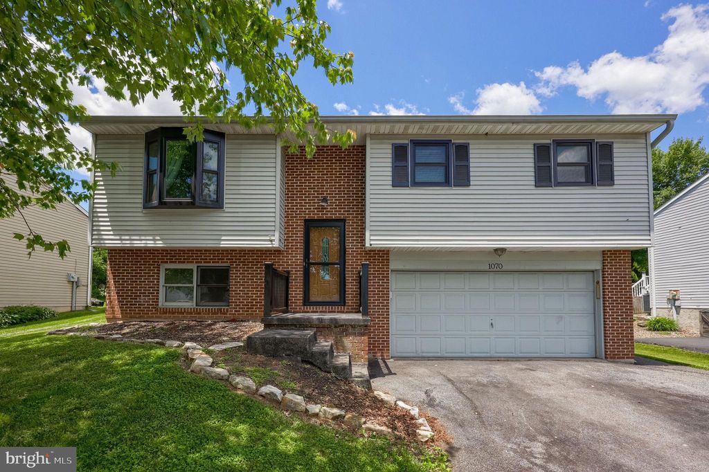 Photo of 1070 Holly Lane, DENVER, PA 17517 (MLS # PALA2089448)