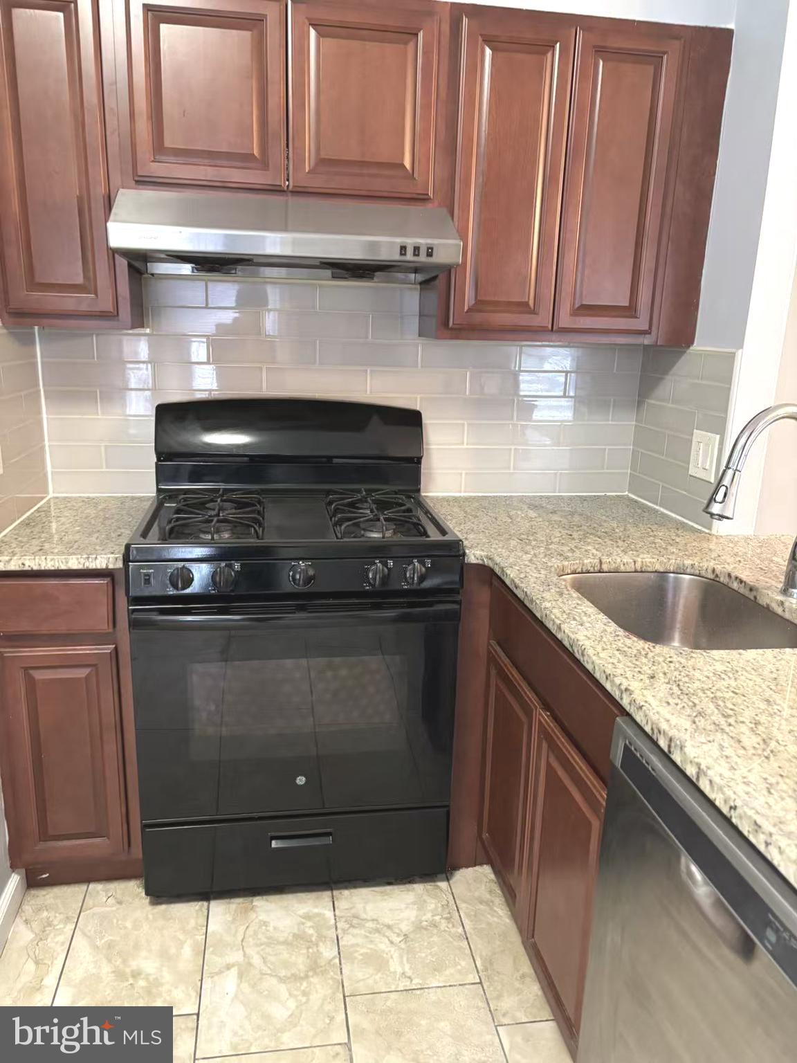 LAWNDALE - Residential