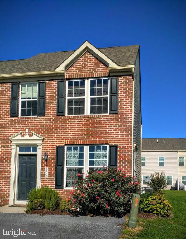 What a value, great open floor plan, spacious living room flows into country kitchen with oak cabinetry, Center Island, sliding glass door to patio area. 1/2 bath located on 1st level. Master Bedroom has over sized walk in closet and spacious master bath. 3rd bedroom is presently set up as an office. Close to shopping and eateries.
