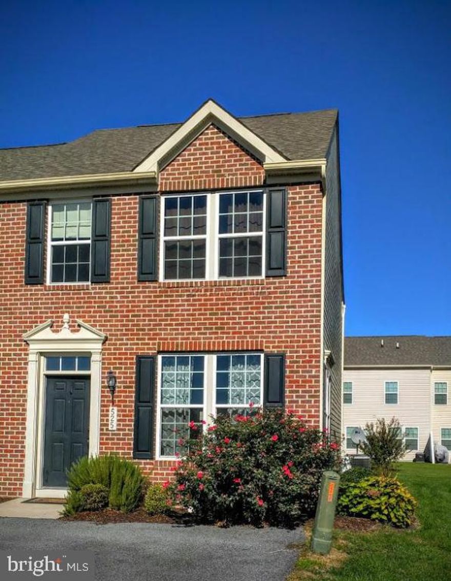 What a value, great open floor plan, spacious living room flows into country kitchen with oak cabinetry, Center Island, sliding glass door to patio area. 1/2 bath located on 1st level. Master Bedroom has over sized walk in closet and spacious master bath. 3rd bedroom is presently set up as an office. Close to shopping and eateries.