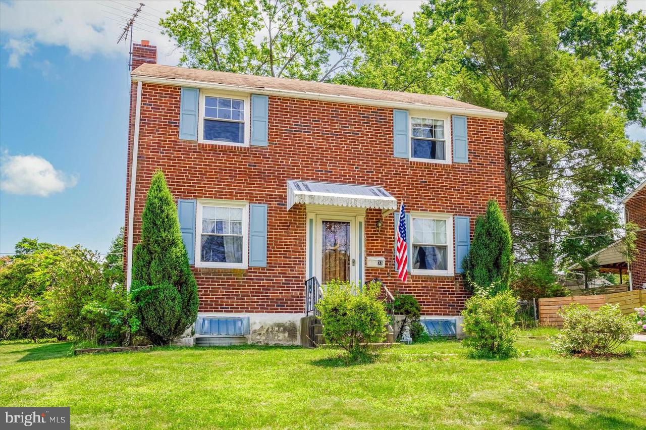 Available immediately! Upgraded July 2025. Charming Lg. Broomall brick Colonial with award winning Marple-Newtown schools. 1836 sq ft. Large Lr (17.5 x13), formal Dr (12.10 x11.2), E/I Kit new granite counters (8.6 x 10) with possible bar stools, or separate e/i area (12.5 x 7.10). full newer bathroom (5.9 x6.5), 1st floor laundry, atrium door to rear deck (16.1 x 14.1) and secluded rear yard. Separate door to Vaulted ceiling family room w/ skylights with closet, separate entrance/exit to driveway, possible 4th bedroom (14.4 x13.3) or potential 1st floor main/ in-law suite with its own entrance/exit. Closet recently added to this room.
The basement is newly upgraded (21 x 13.7) with a powder room and also provides additional storage in the unfinished area. Gas HVAC and C/A.
2nd floor- largest br (13.3 x 12.3), 3 closets recessed lights and c/f, 3rd br middle- (11.4 x 11.10) 2 closets, pull-down attic, recessed lights and c/f, 3rd or 4th br- (8.3 x 10) closet, recessed lights, and c/f.
Newer wood Floors upgraded bathrooms, recessed lighting, c/f's, painting. Very desirable Broomall location easy access to all major routes, shopping, and transportation. Prvt driveway for 2/3 cars, fenced in rear yard and deck off atrium doors in the kitchen. Pets on a case-by-case basis. High School: Marple Newtown, Middle/Junior School: Paxon Hollow, Elementary School: Loomis.
Please only inquire if the total gross monthly income is at least 2.5 times the asking rent, credit score are 620+ and funds available are at least 2-3 times the amount of rent.