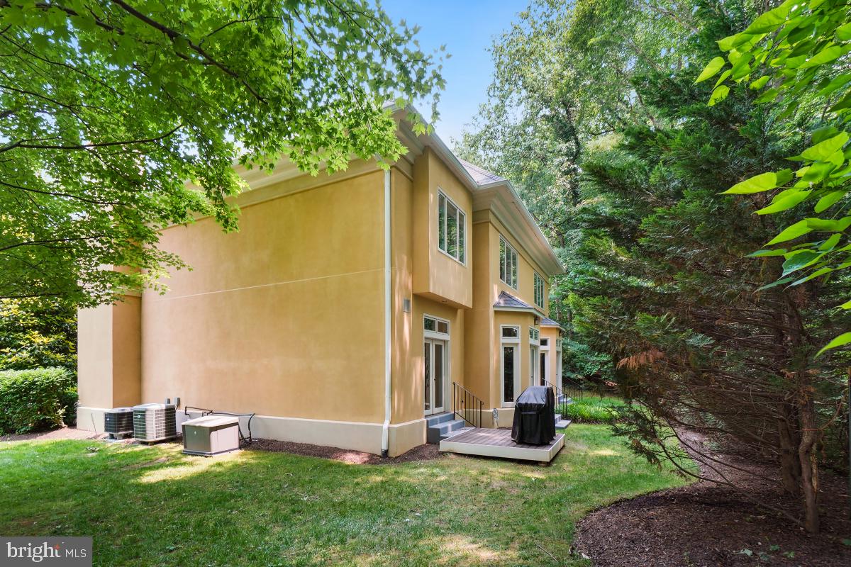 FRENCHMANS CREEK - Residential