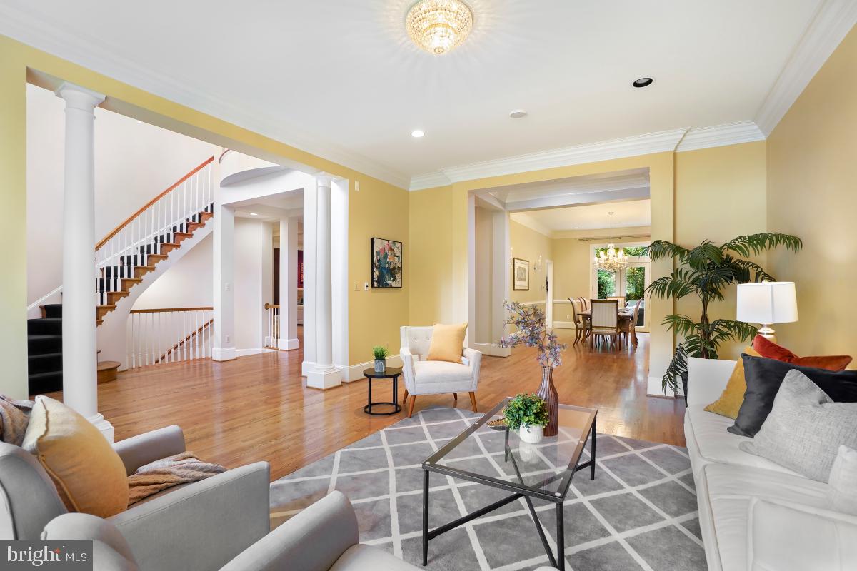 FRENCHMANS CREEK - Residential