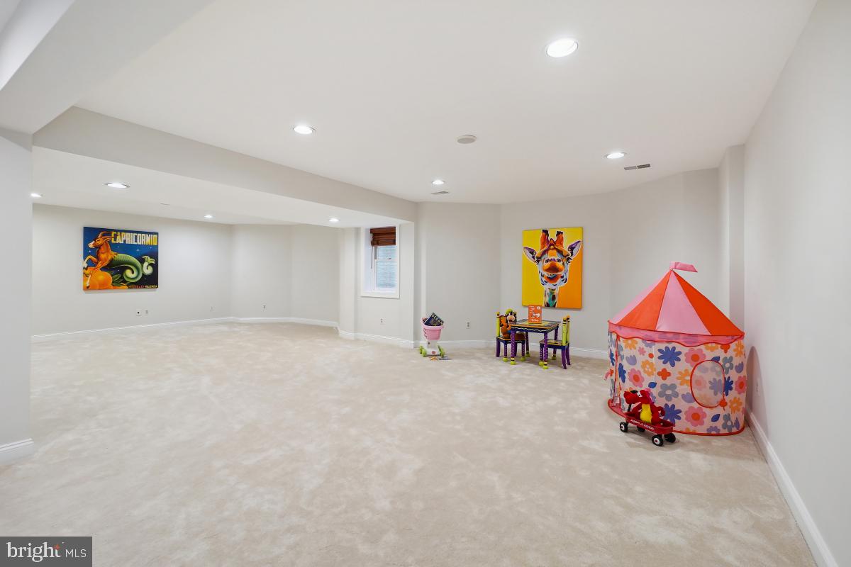 FRENCHMANS CREEK - Residential