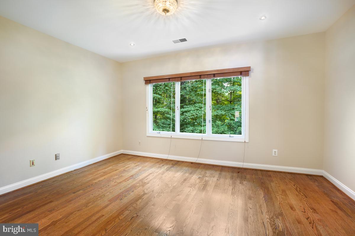 FRENCHMANS CREEK - Residential