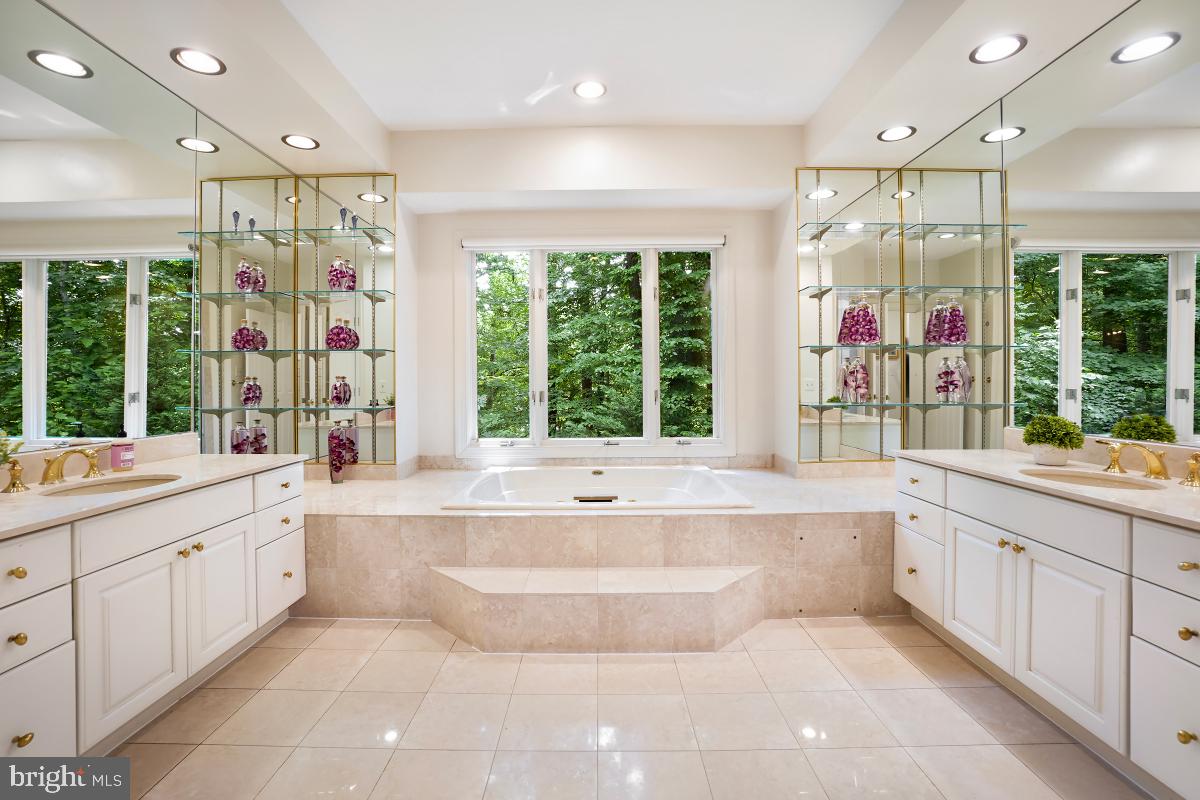 FRENCHMANS CREEK - Residential