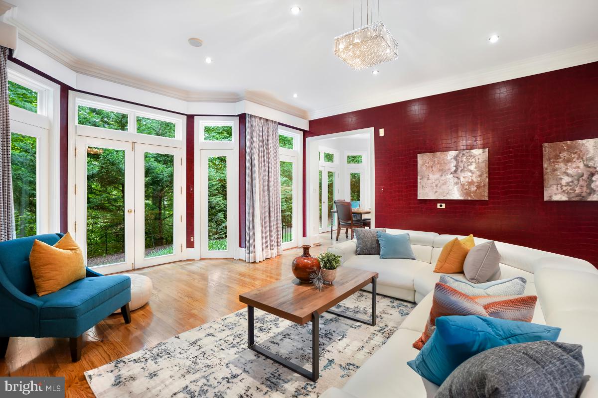 FRENCHMANS CREEK - Residential