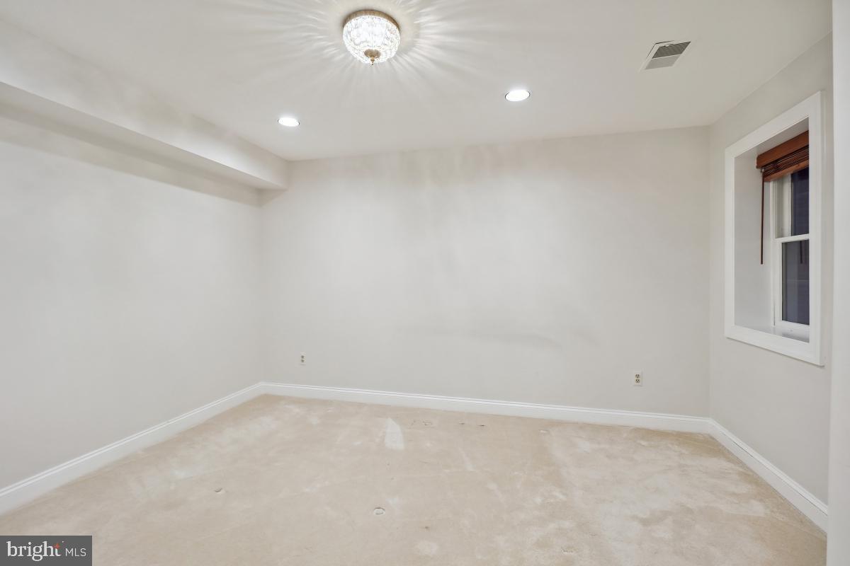 FRENCHMANS CREEK - Residential