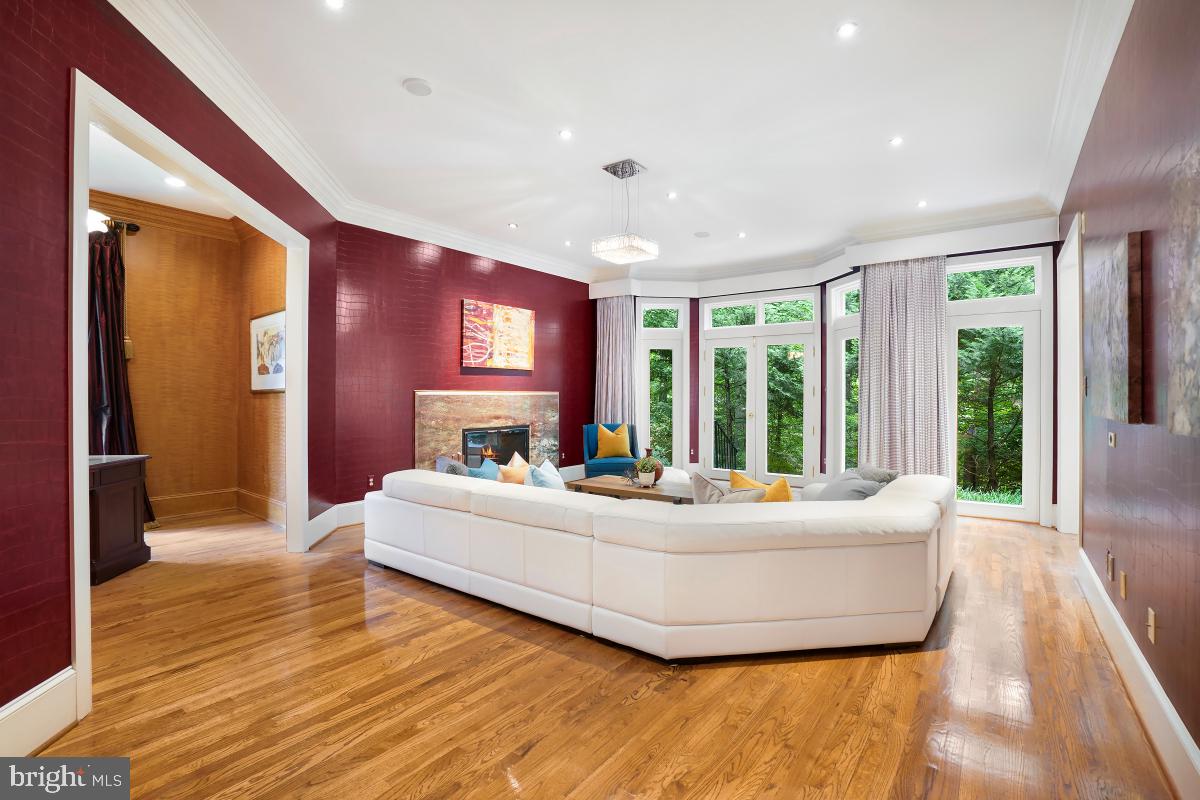 FRENCHMANS CREEK - Residential