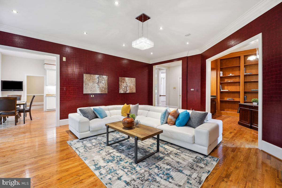 FRENCHMANS CREEK - Residential