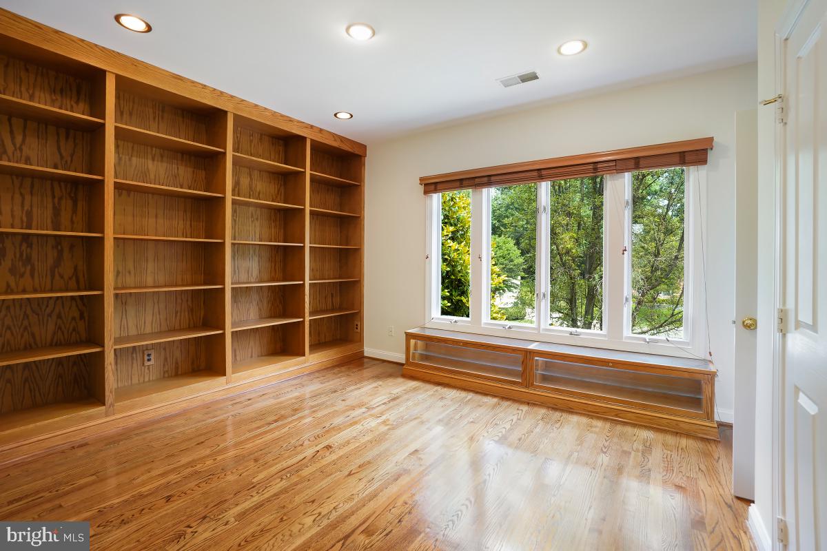 FRENCHMANS CREEK - Residential