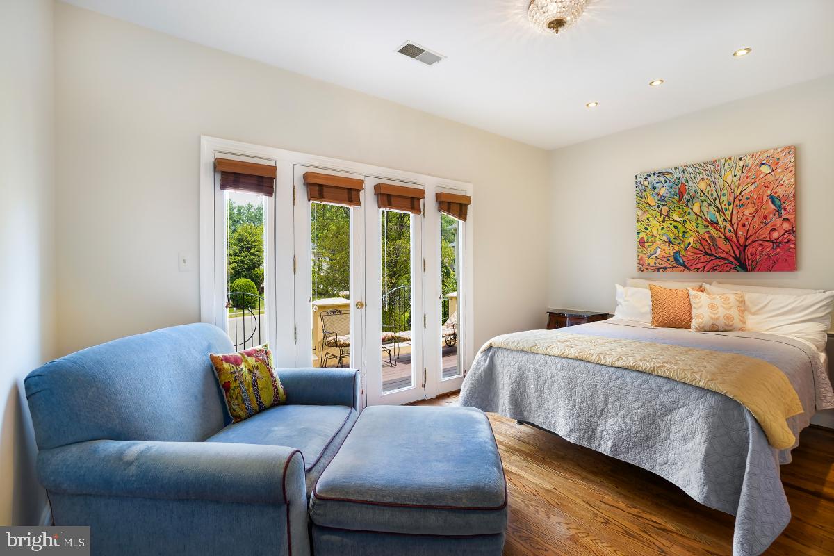 FRENCHMANS CREEK - Residential