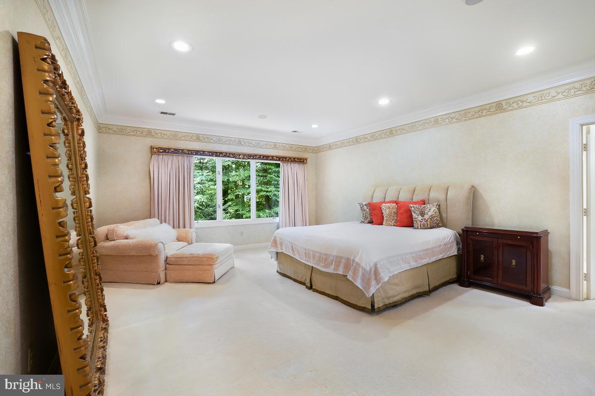 FRENCHMANS CREEK - Residential