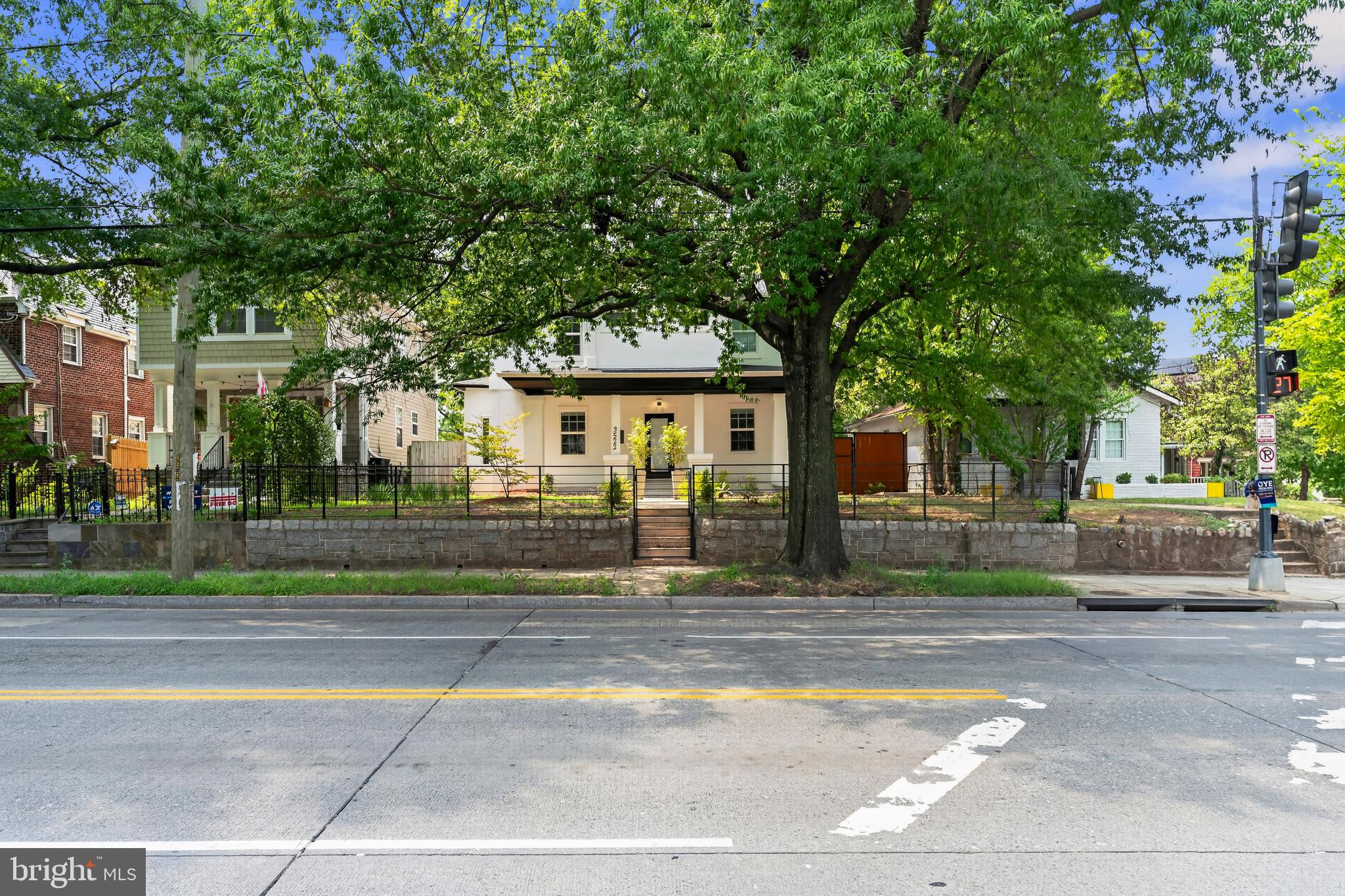 3522 SOUTH DAKOTA AVENUE NE