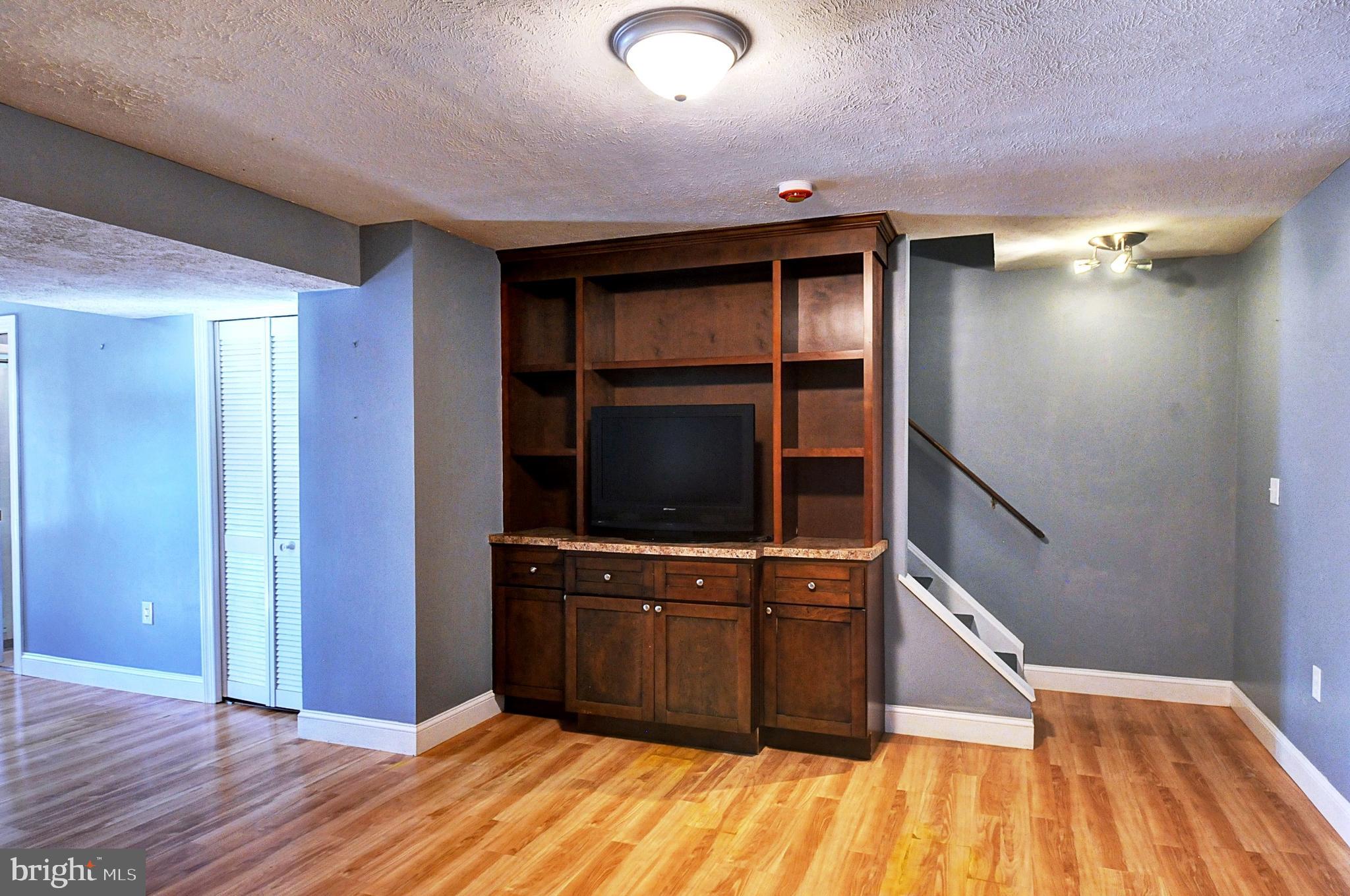 HUNTINGTON MEADOWS - Residential