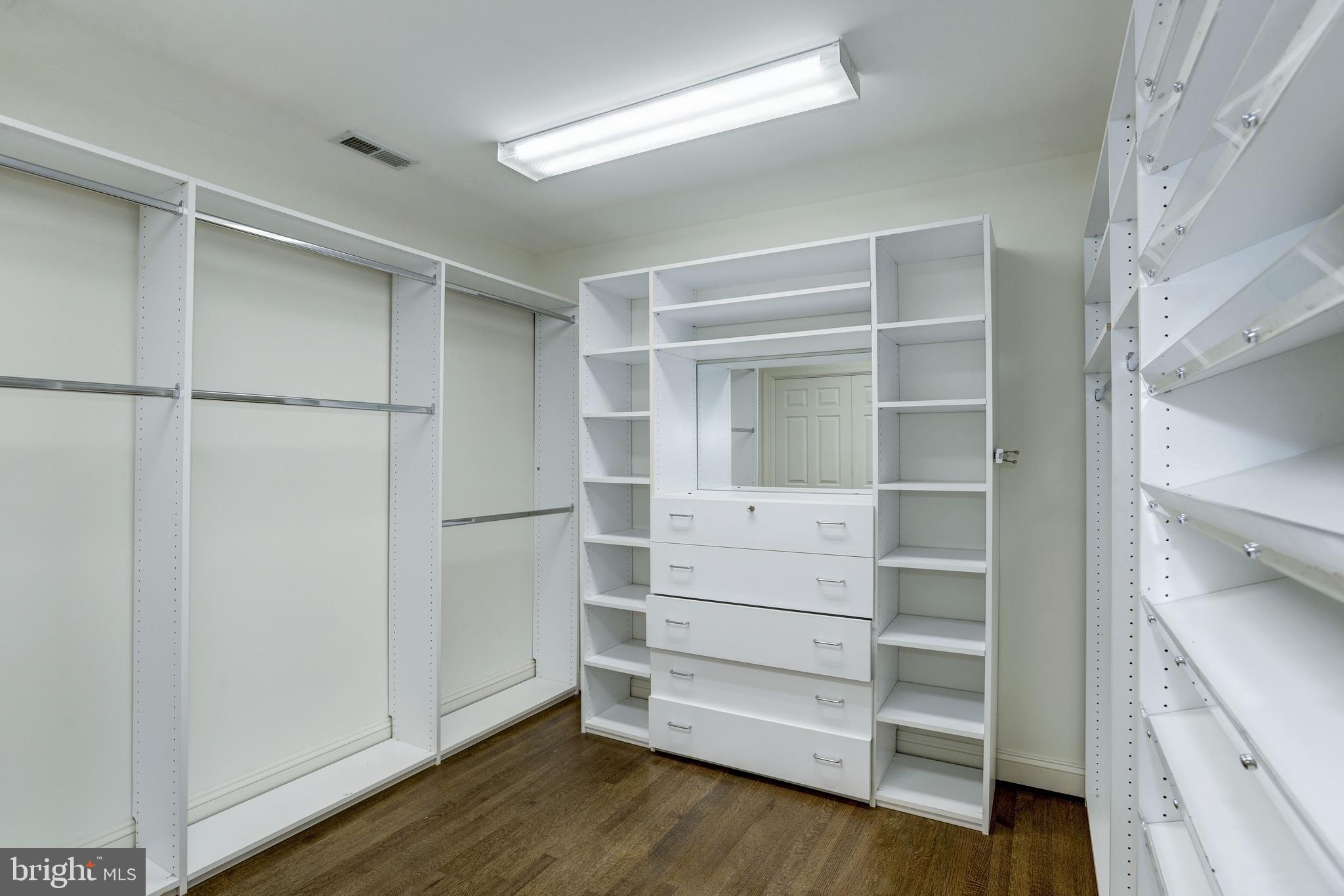 CHAIN BRIDGE TERRACE - Residential