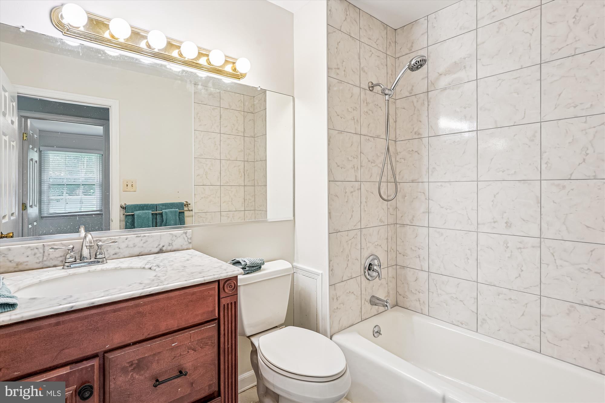 ANCIENT OAK - Residential