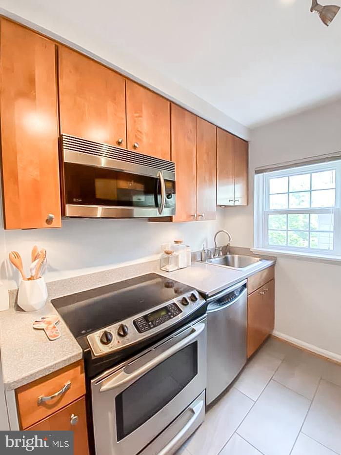 FAIRLINGTON COMMONS - Residential Lease