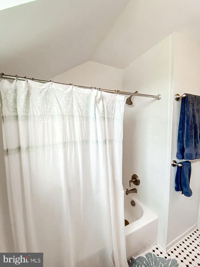 FAIRLINGTON COMMONS - Residential Lease