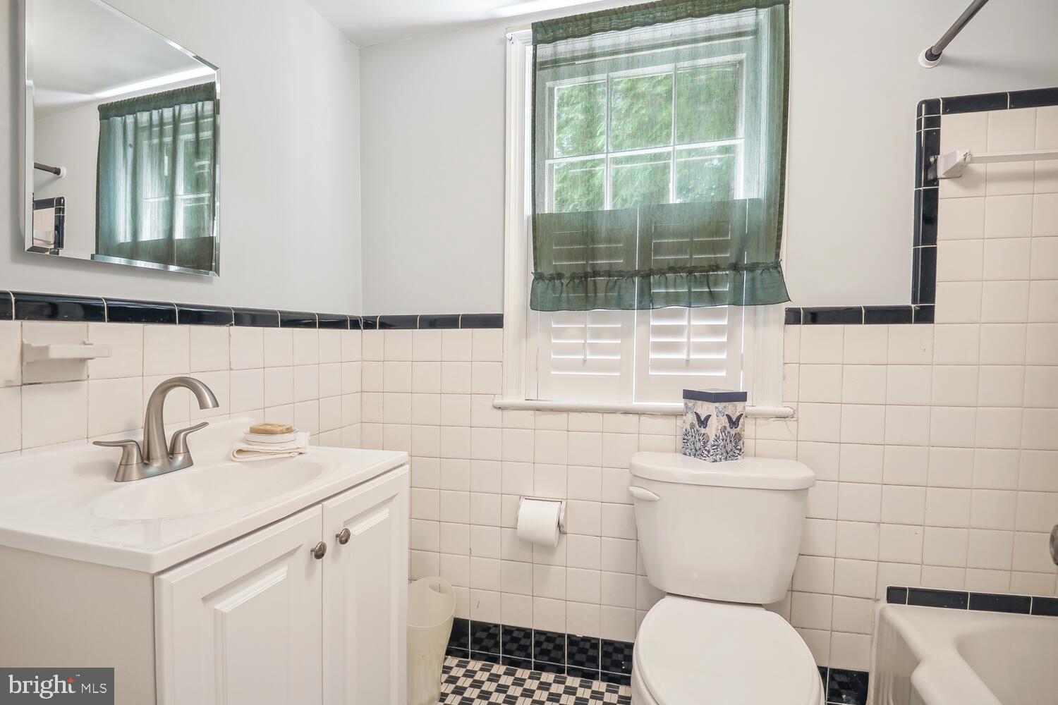 LOCUST HILL ESTATES - Residential