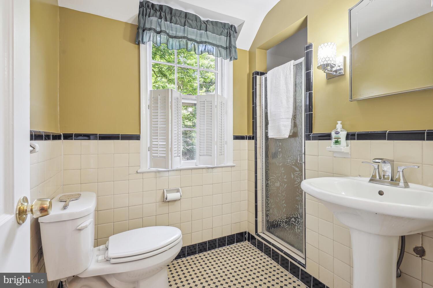 LOCUST HILL ESTATES - Residential