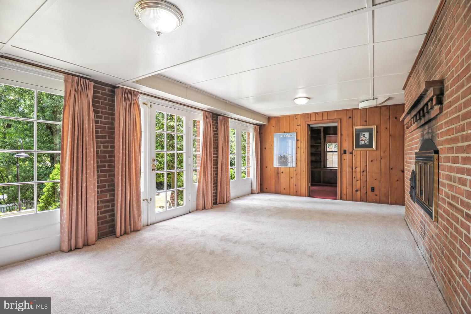 LOCUST HILL ESTATES - Residential