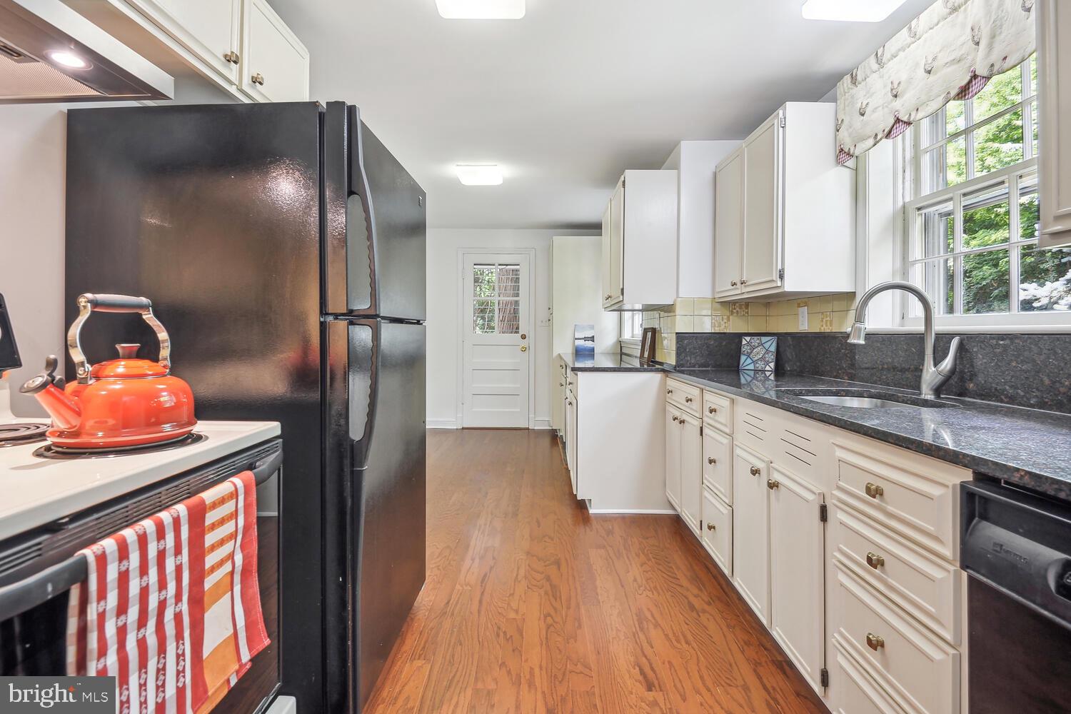 LOCUST HILL ESTATES - Residential