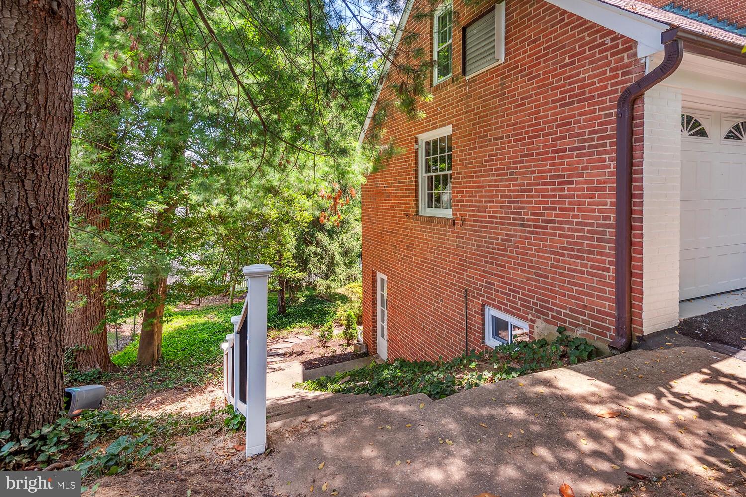 LOCUST HILL ESTATES - Residential