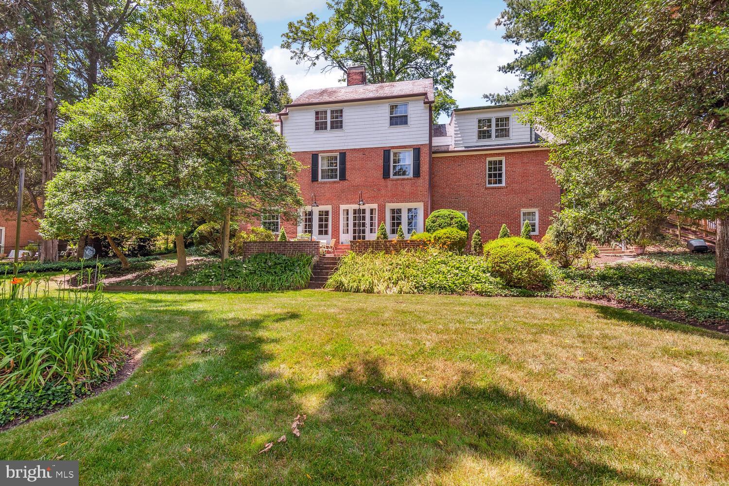 LOCUST HILL ESTATES - Residential