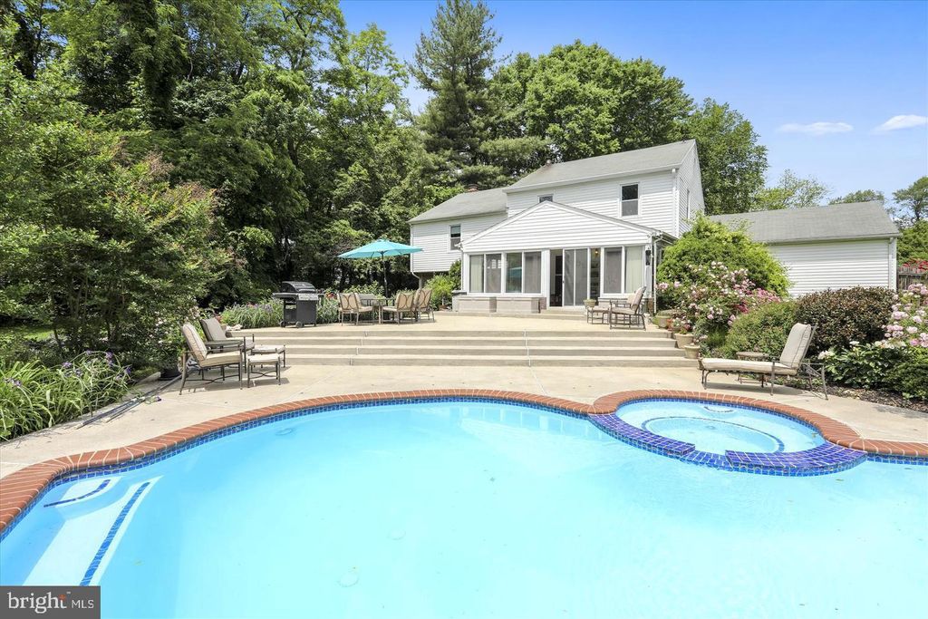 Photo of 15602 Bondy Lane, GAITHERSBURG, MD 20878 (MLS # MDMC2202942)