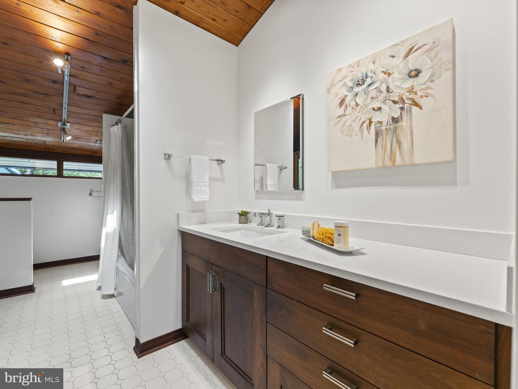 POTOMAC OUTSIDE - Residential