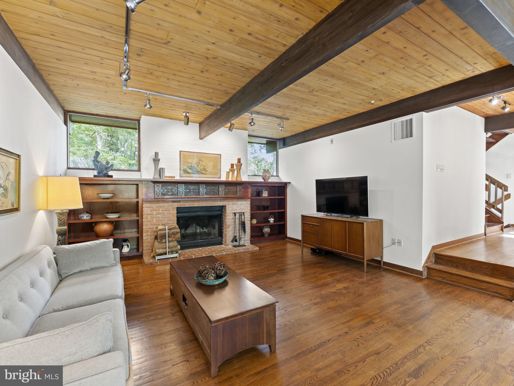 POTOMAC OUTSIDE - Residential