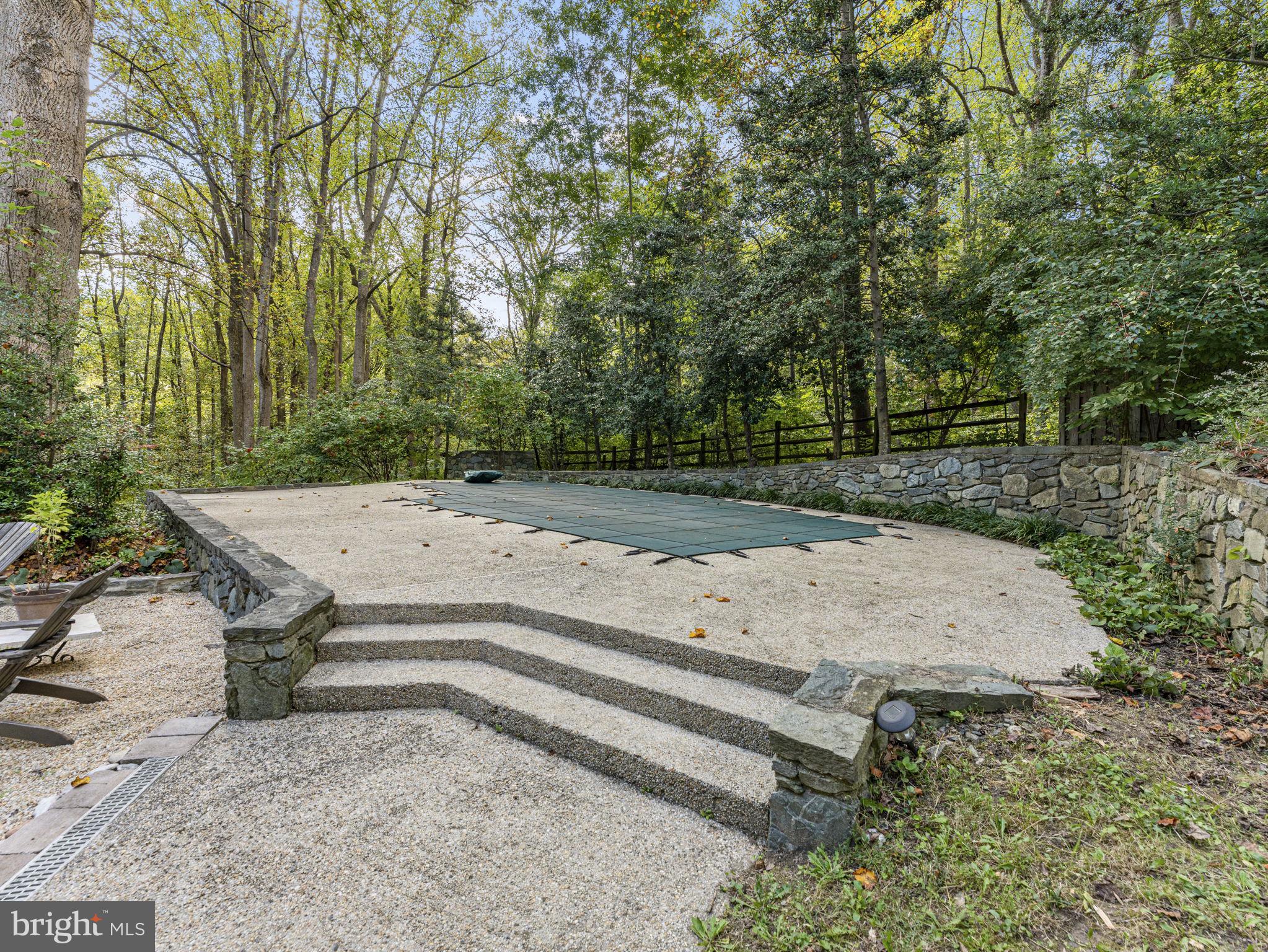 POTOMAC OUTSIDE - Residential