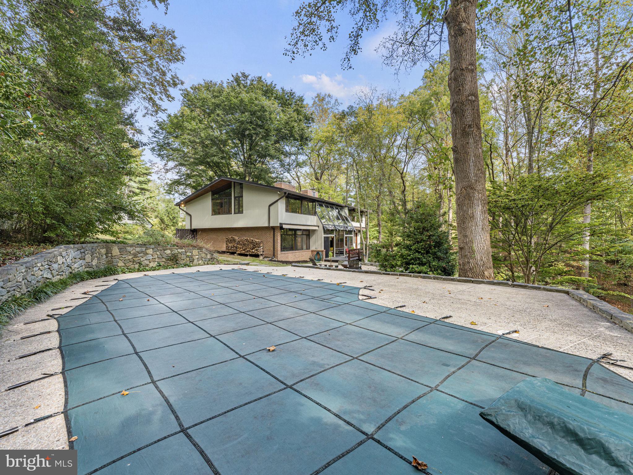 POTOMAC OUTSIDE - Residential