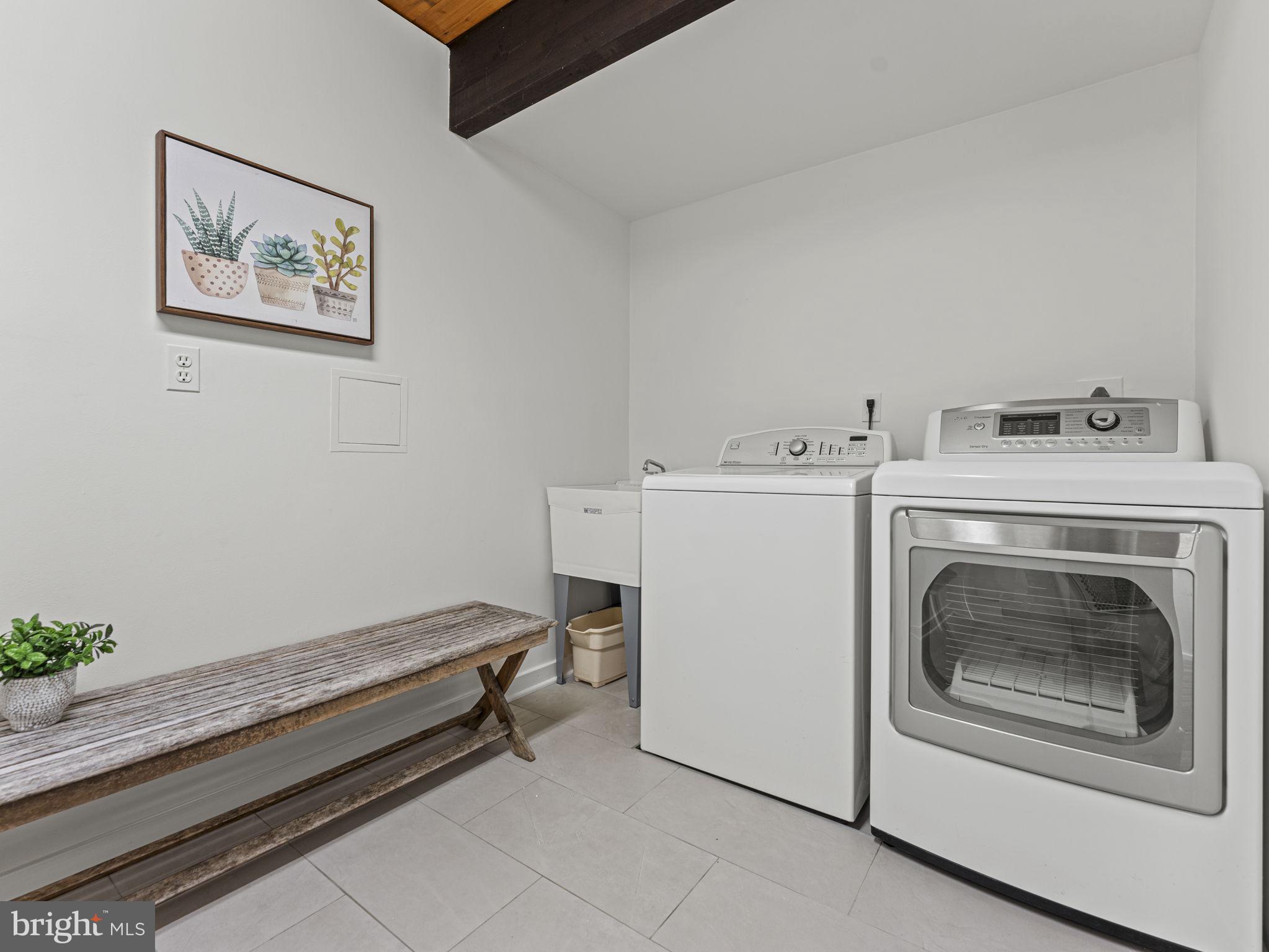 POTOMAC OUTSIDE - Residential