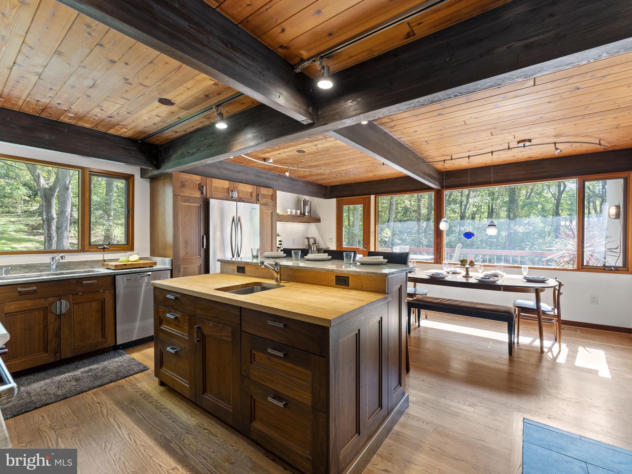 POTOMAC OUTSIDE - Residential