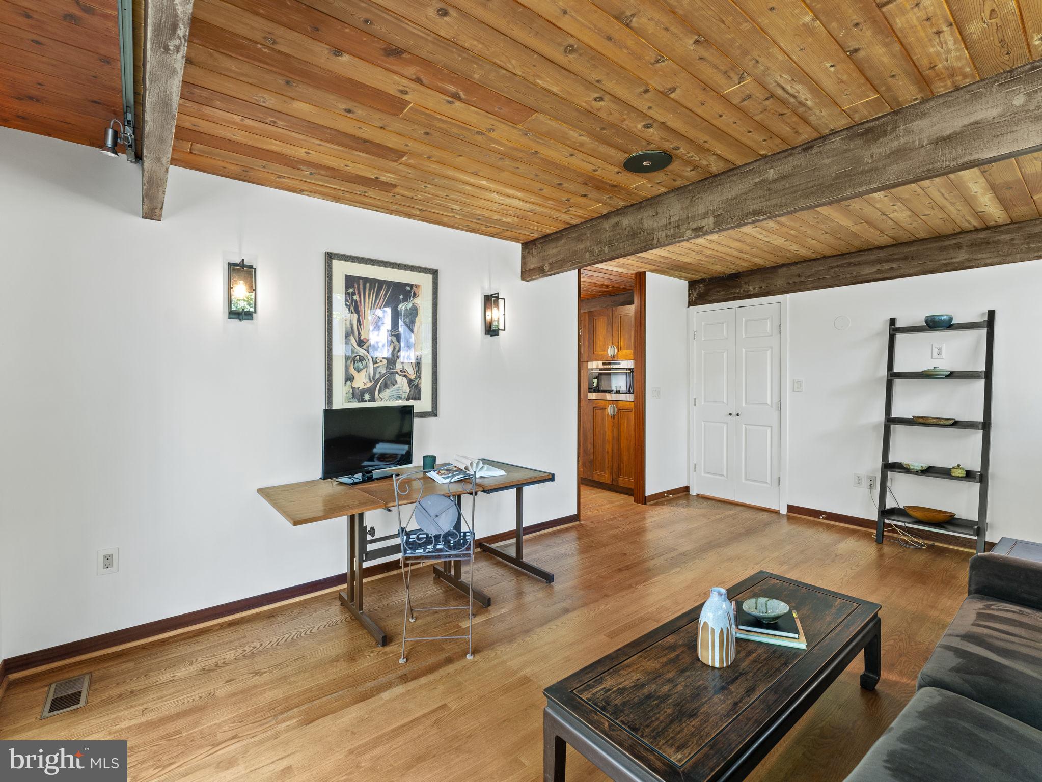 POTOMAC OUTSIDE - Residential