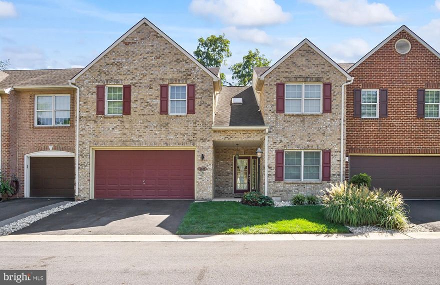 THE LIVING IS EASY....SUPERB TOWNHOME IN BEAUTIFUL NORTH GATE!! ONLY A FEW OF THE LARGE, STORY AND A HALF UNITS WERE BUILT AND THIS IS ONE! PRIMARY BEDROOM AND BATH ARE ON THE MAIN LEVEL WITH LIVING AREA, DINING AREA, GOURMET KITCHEN W/GRANITE & STAINLESS APPL, HALF BATH, GARAGE AND PATIO. HIGH CEILINGS W/SKYLIGHTS, ASH WOOD FLOORS, CUSTOM BUILT CABINETRY AND GAS FIREPLACE ACCENT THE LIVING SPACE! UPPER LEVEL HAS BIG LOFT FAMILY ROOM, TWO BEDROOMS, FULL BATH AND LARGE STORAGE/CRAFT  ROOM. (TAX RECORD WILL SHOW IT WAS BUILT IN 1994, BUT MAJOR  REMODEL WAS DONE IN 2007!)