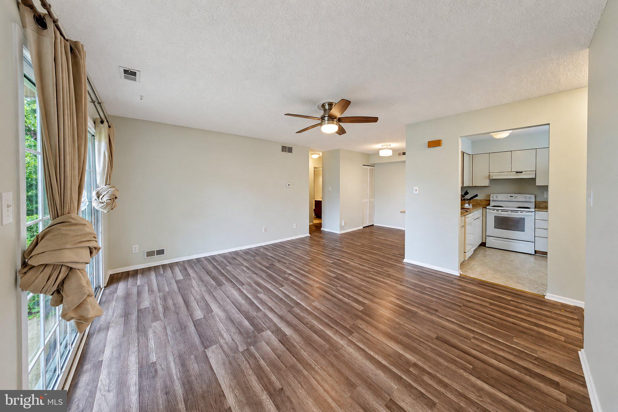 330 WILLOW TURN A