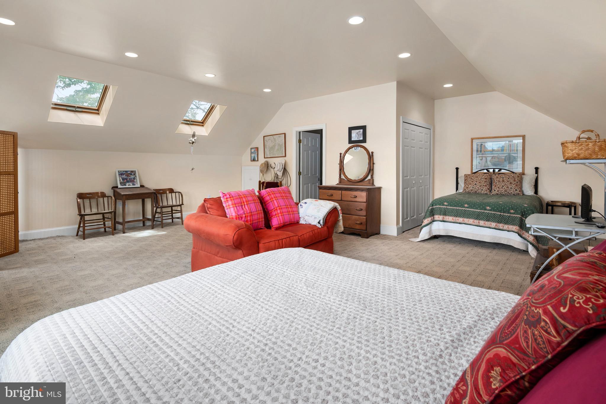 PIONEER POINT - Residential