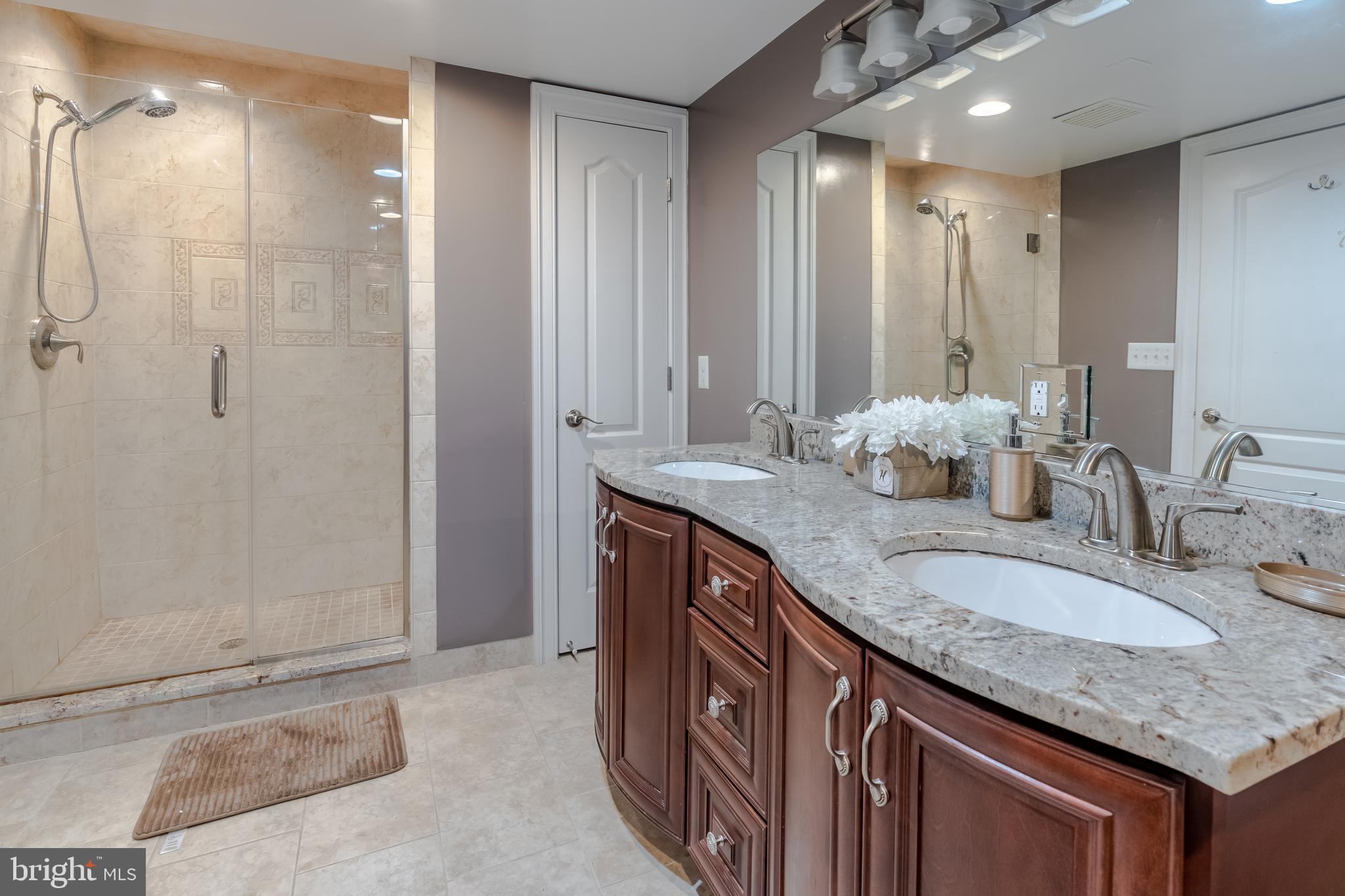 LITTLE ITALY - Residential Lease