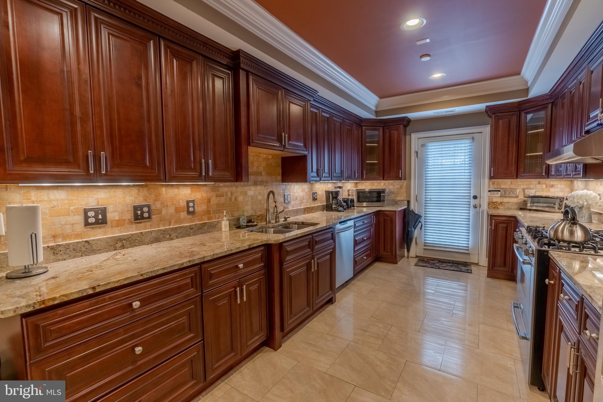LITTLE ITALY - Residential Lease