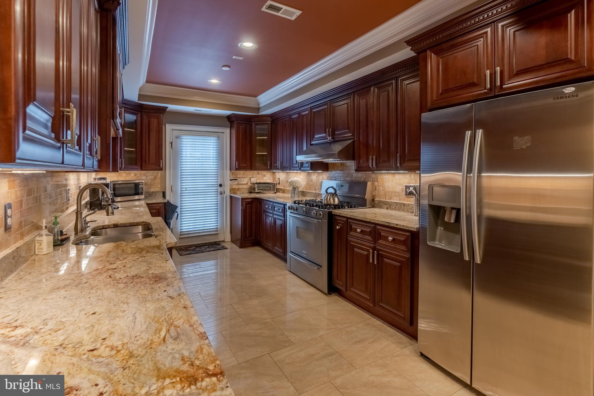 LITTLE ITALY - Residential Lease