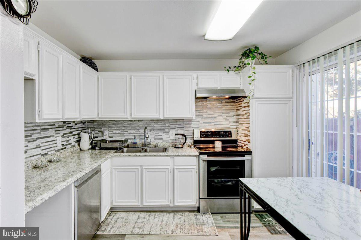 STAFFORD MEADOWS - Residential