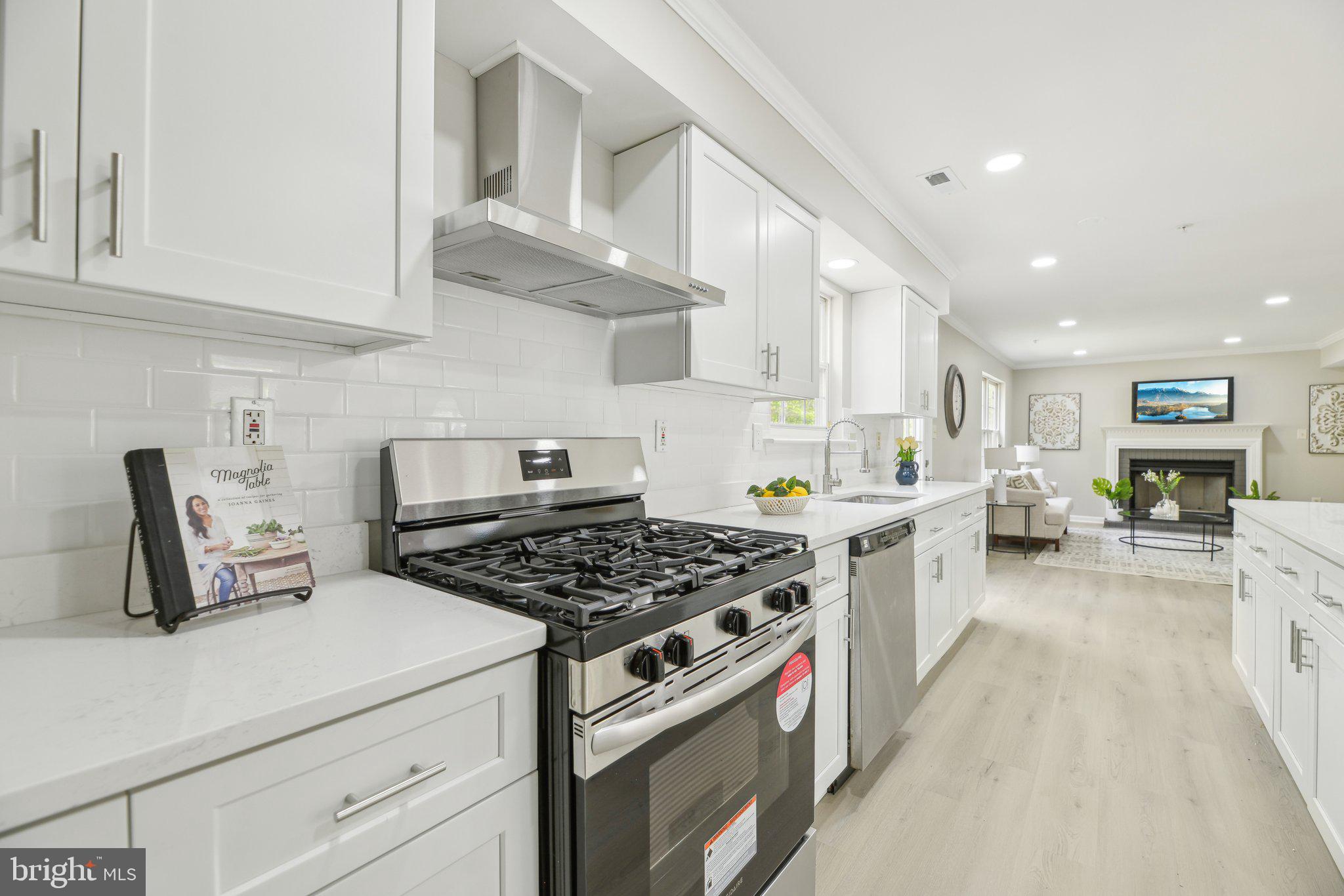 OLD FORT HILLS - Residential