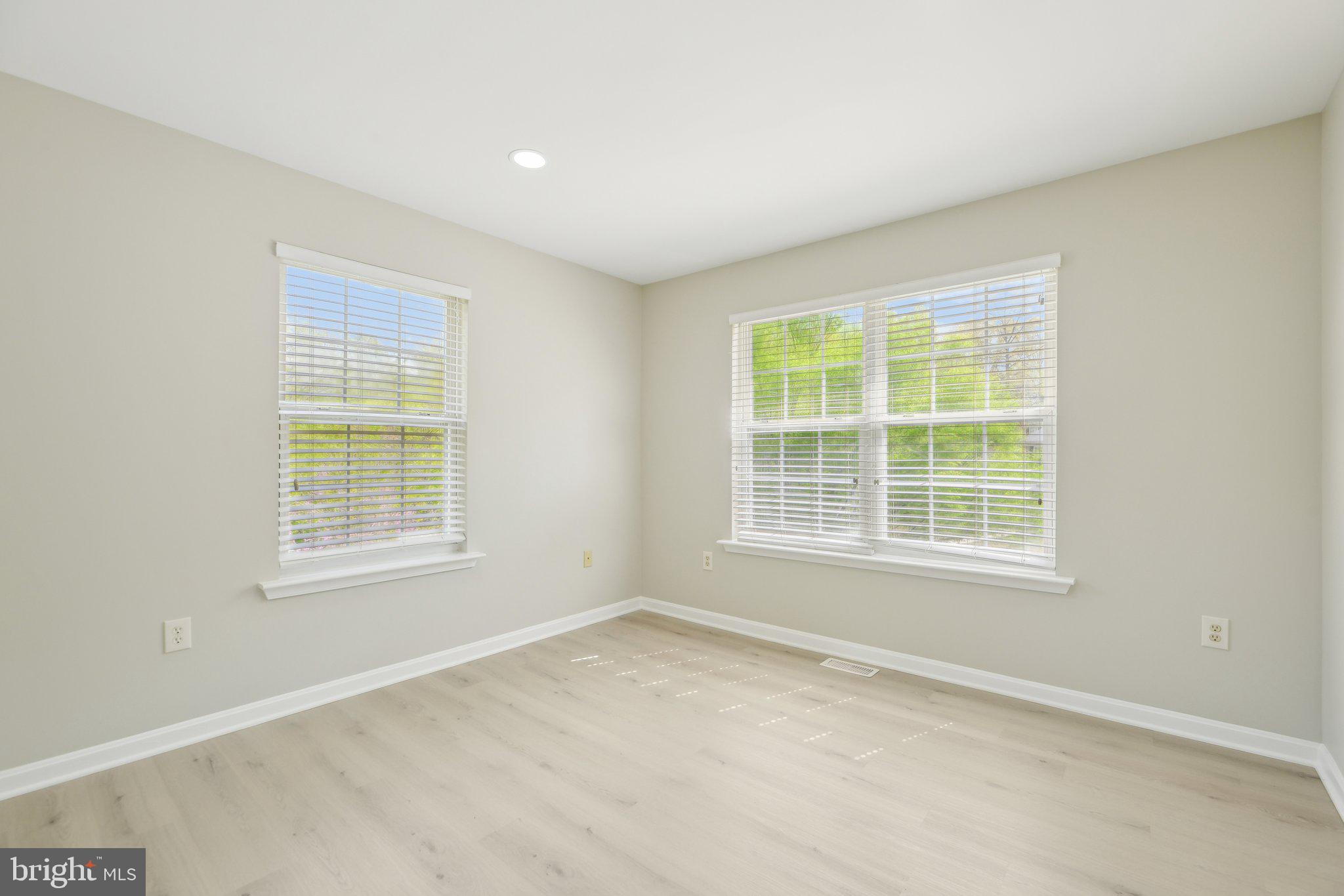 OLD FORT HILLS - Residential