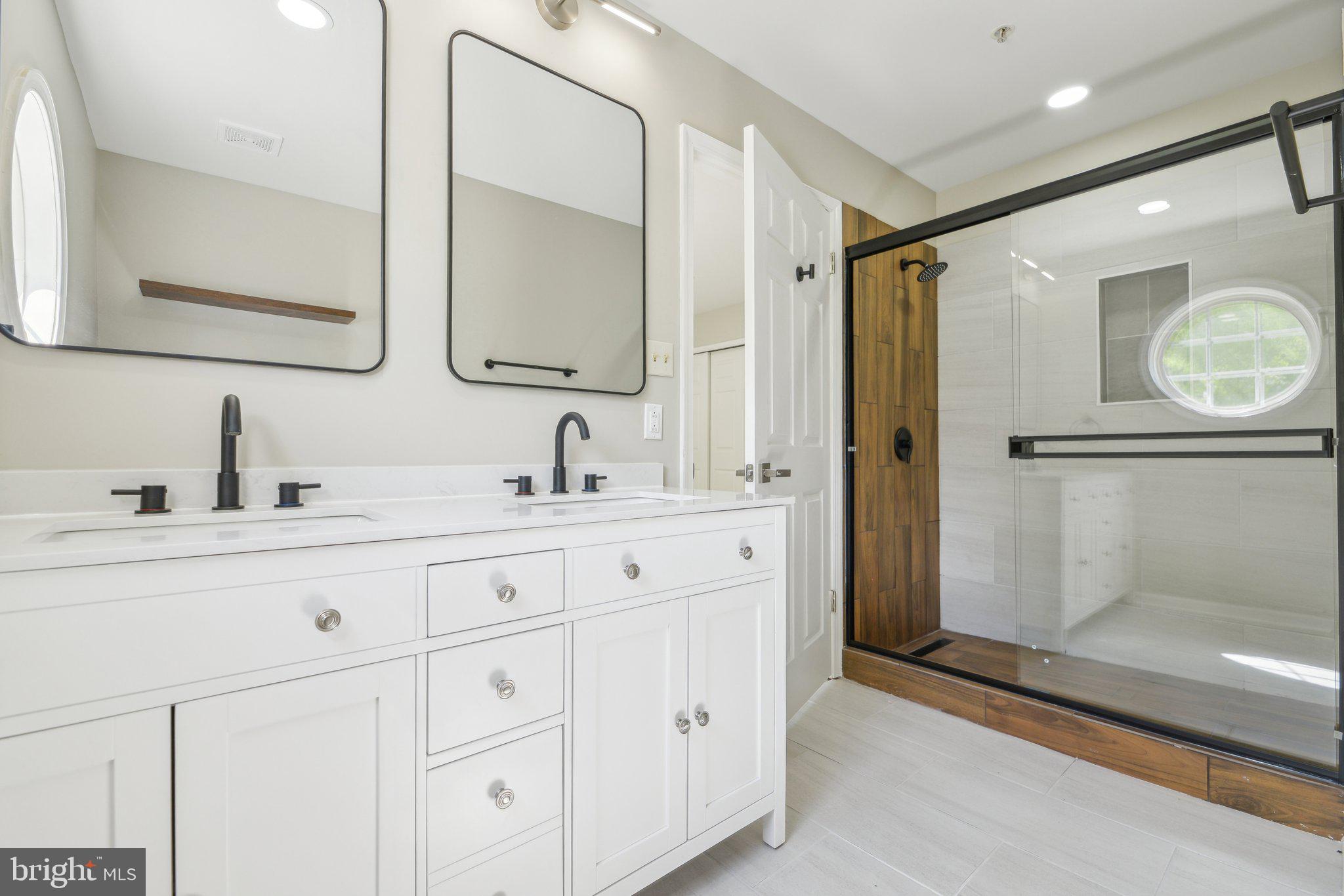 OLD FORT HILLS - Residential